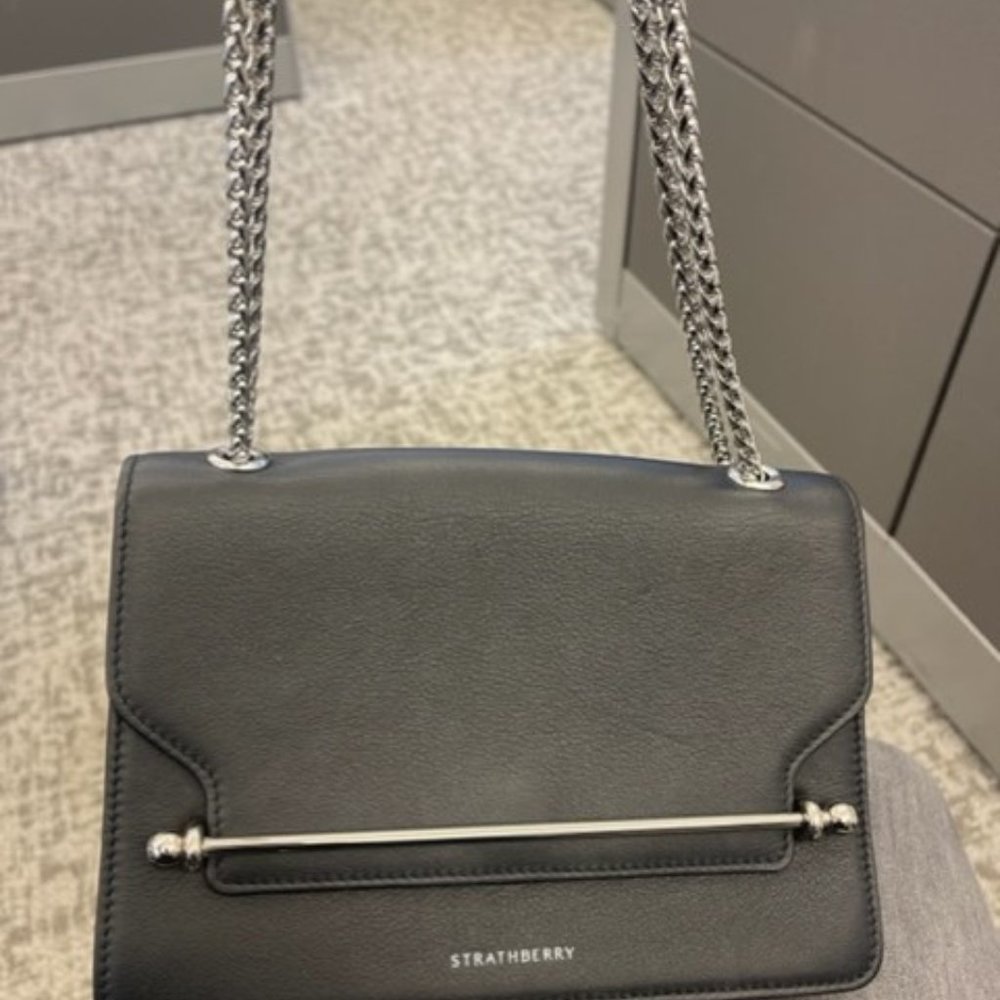 STRATHBERRY EAST/WEST CROSSBODY